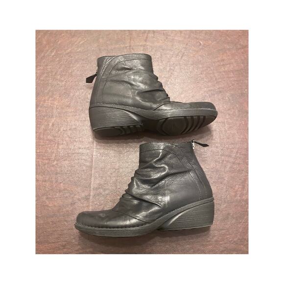 Dansko Arisa Black Ruched Slouchy Leather Ankle Boots 38 (7.5/8) Comfort Wedge - Picture 2 of 8